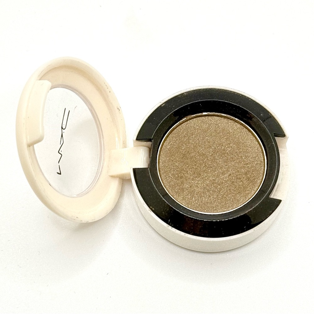MAC  limited edition frost Eyeshadow in SATURNAL